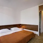 Lanterna מלון דירות 2*