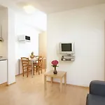 Lanterna מלון דירות