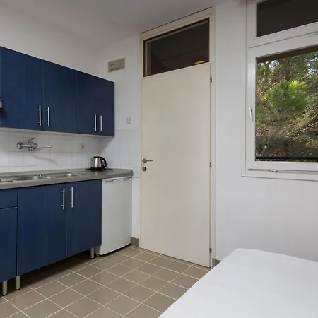 Lanterna Aparthotel 2*