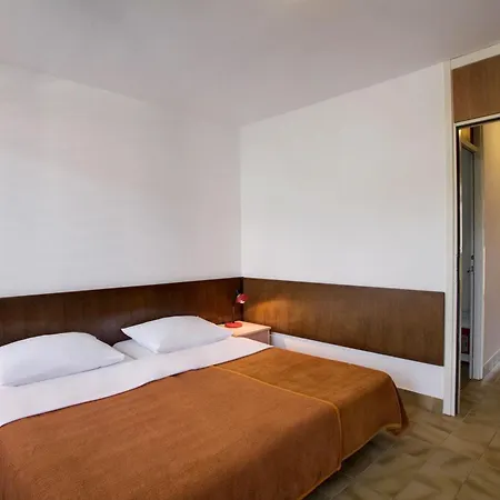 Lanterna Aparthotel 2*